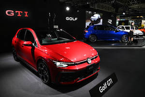 新型「ゴルフGTI」もお披露目！ フォルクスワーゲンの改良新型ゴルフ&ゴルフ ヴァリアント販売開始。【東京オートサロン2025】