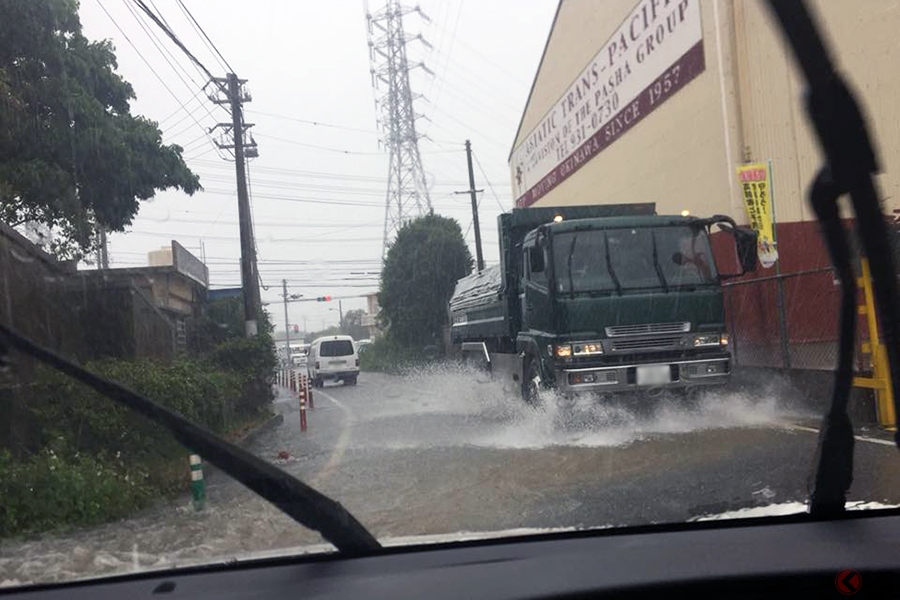 浸水・冠水車、乾けばまた乗れる？　マフラーに水が入っていたらエンジン始動はNG