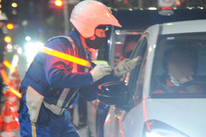 「息ハァ～ってして……酒気帯びだね」 東京全域“大規模検問”で全乗りもの一網打尽！ でも「クルマは3人だけ」いかにも令和な結果に!?
