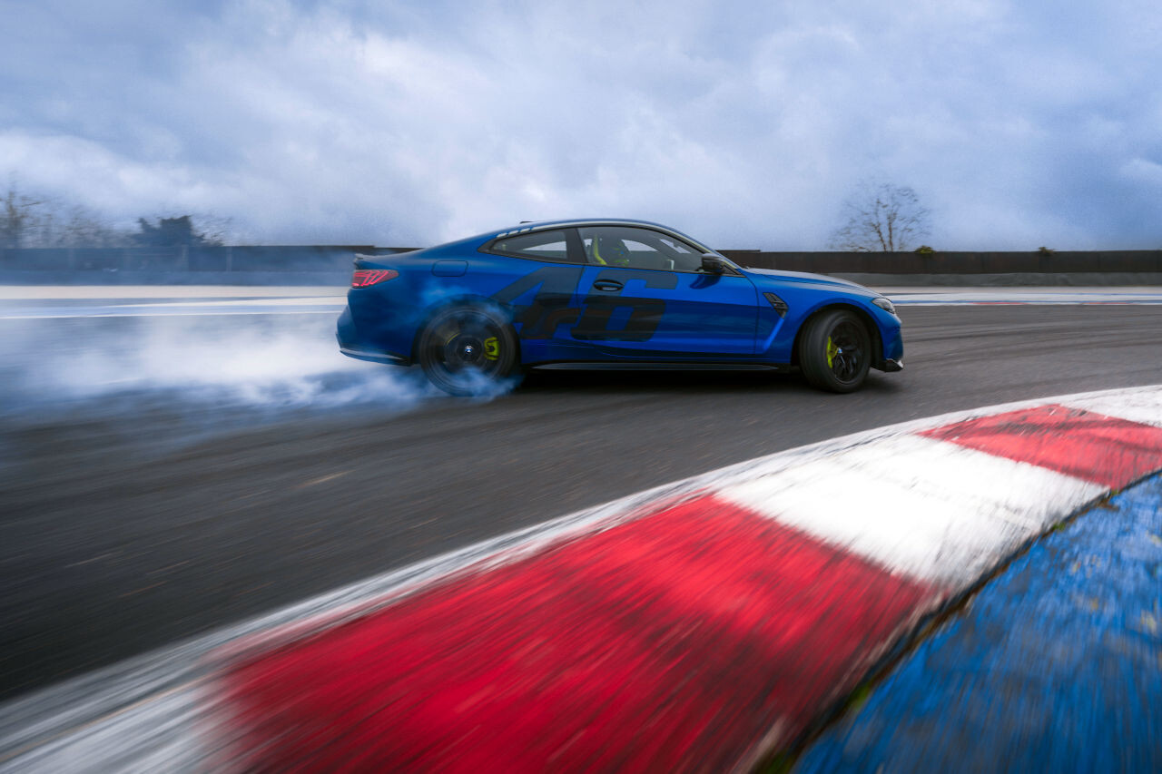 バレンティーノ・ロッシ46歳の誕生日を記念し、BMWが特別な『M4 CS』を台数限定で発売