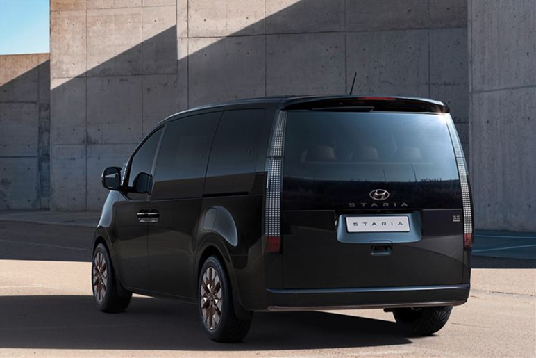 “韓国のエスティマ”が大幅改良へ ヒョンデの高級MPV「スターリア」マイチェンで大胆フェイスリフト