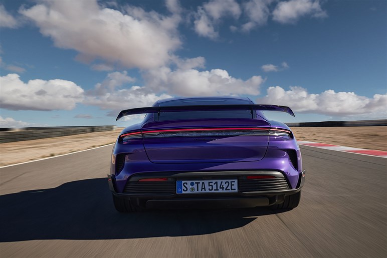 ポルシェも顔面蒼白!? 中国のシャオミ製ハイパーEV「SU7 ウルトラ」が市販車最速でニュルを制覇
