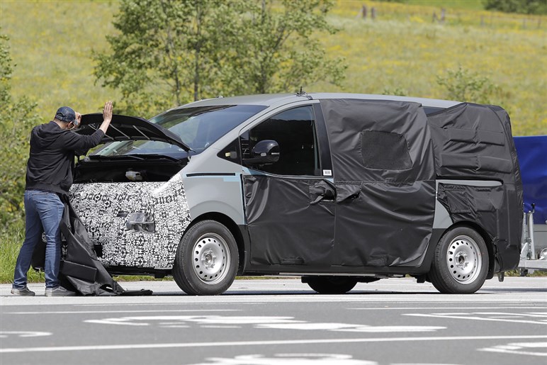 “韓国のエスティマ”が大幅改良へ ヒョンデの高級MPV「スターリア」マイチェンで大胆フェイスリフト