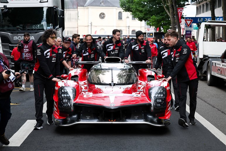 TGRがル・マンで水素エンジンハイブリッドのレーシングカーを公開。ホワイト×ブルーの色に込めた意味とは