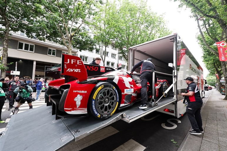 TGRがル・マンで水素エンジンハイブリッドのレーシングカーを公開。ホワイト×ブルーの色に込めた意味とは