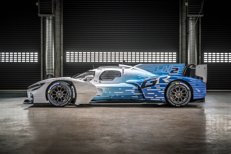 TGRがル・マンで水素エンジンハイブリッドのレーシングカーを公開。ホワイト×ブルーの色に込めた意味とは