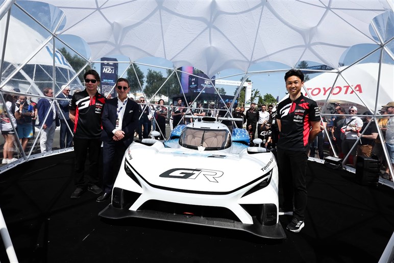 TGRがル・マンで水素エンジンハイブリッドのレーシングカーを公開。ホワイト×ブルーの色に込めた意味とは
