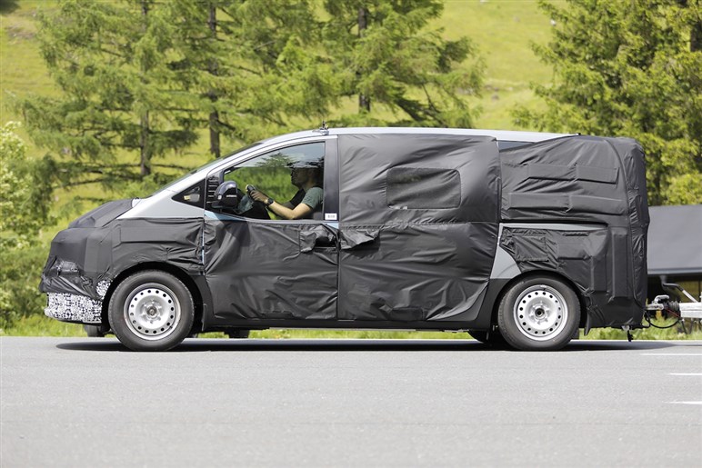 “韓国のエスティマ”が大幅改良へ ヒョンデの高級MPV「スターリア」マイチェンで大胆フェイスリフト