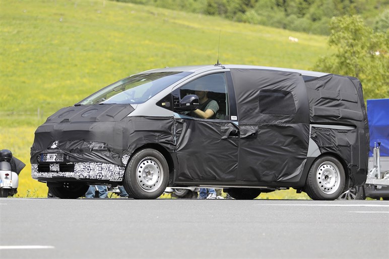 “韓国のエスティマ”が大幅改良へ ヒョンデの高級MPV「スターリア」マイチェンで大胆フェイスリフト