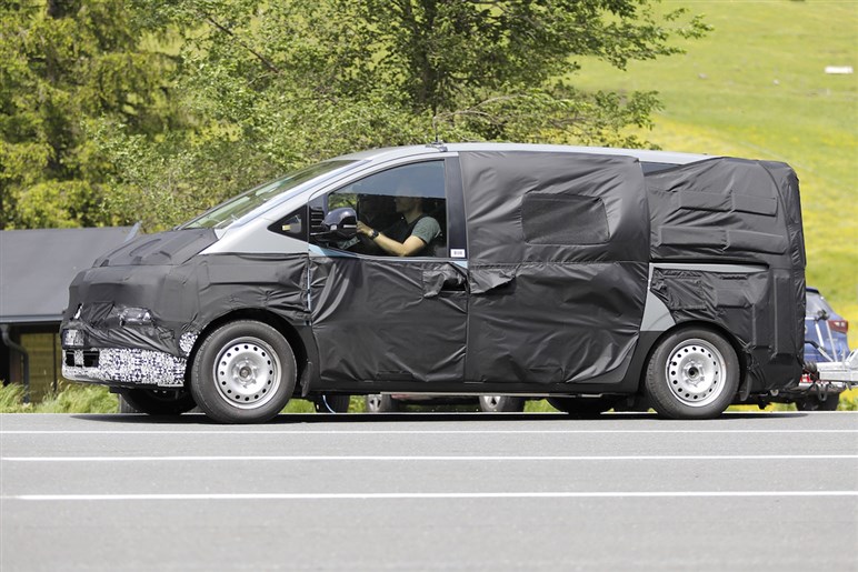 “韓国のエスティマ”が大幅改良へ ヒョンデの高級MPV「スターリア」マイチェンで大胆フェイスリフト