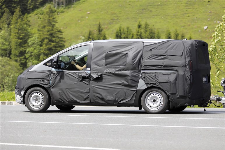 “韓国のエスティマ”が大幅改良へ ヒョンデの高級MPV「スターリア」マイチェンで大胆フェイスリフト