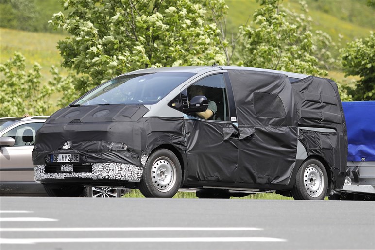 “韓国のエスティマ”が大幅改良へ ヒョンデの高級MPV「スターリア」マイチェンで大胆フェイスリフト