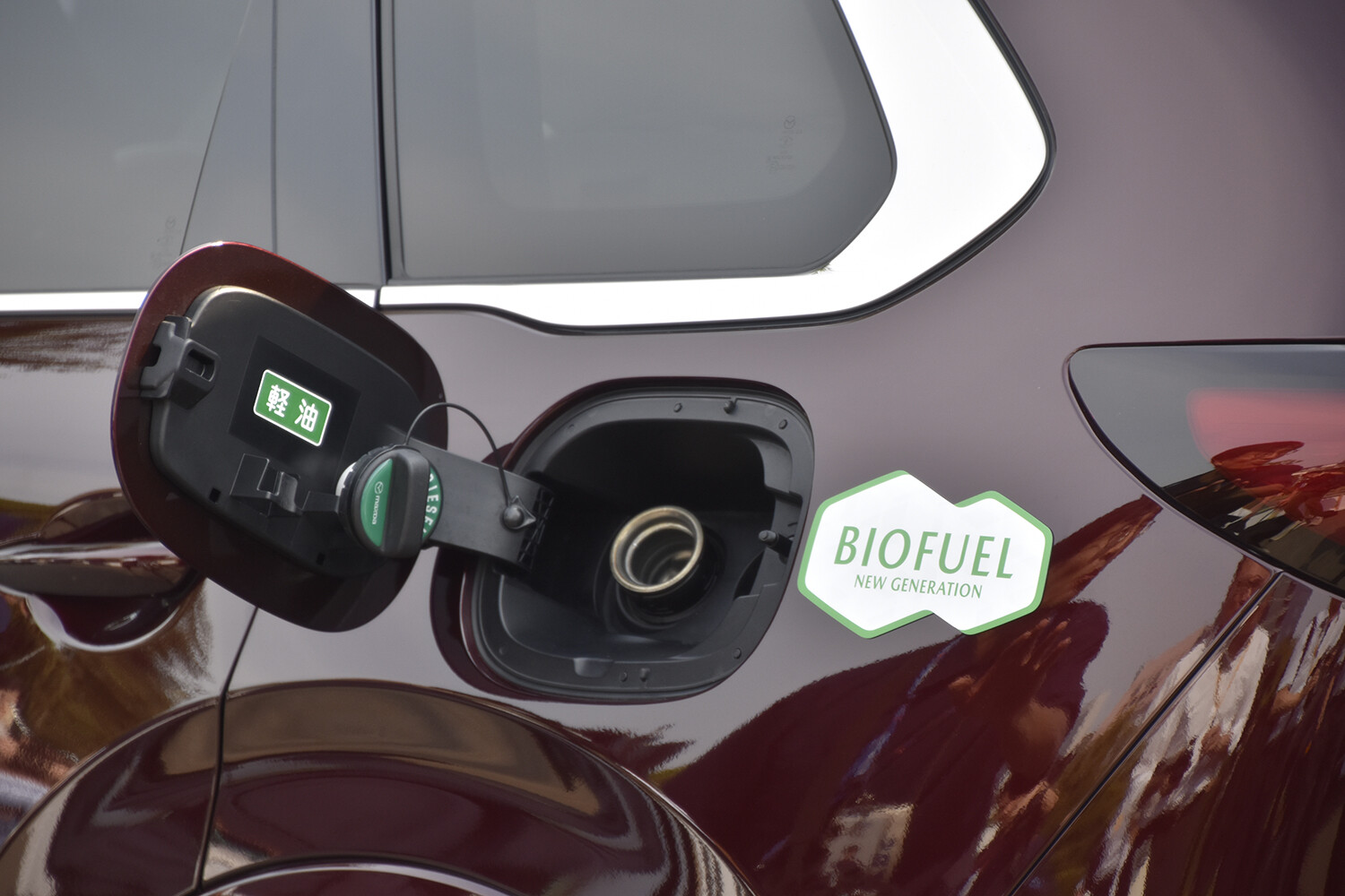 使い古しの天ぷら油がディーゼル燃料に生まれ変わった「HVO」！　マツダの直６ディーゼルならこんな燃料でも走行可能!!