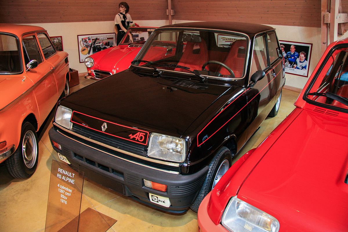 この見た目でミッドシップなんだぜ ルノー ５ターボ の異端児っぷりが半端ない Auto Messe Web の写真 5ページ目 自動車情報サイト 新車 中古車 Carview