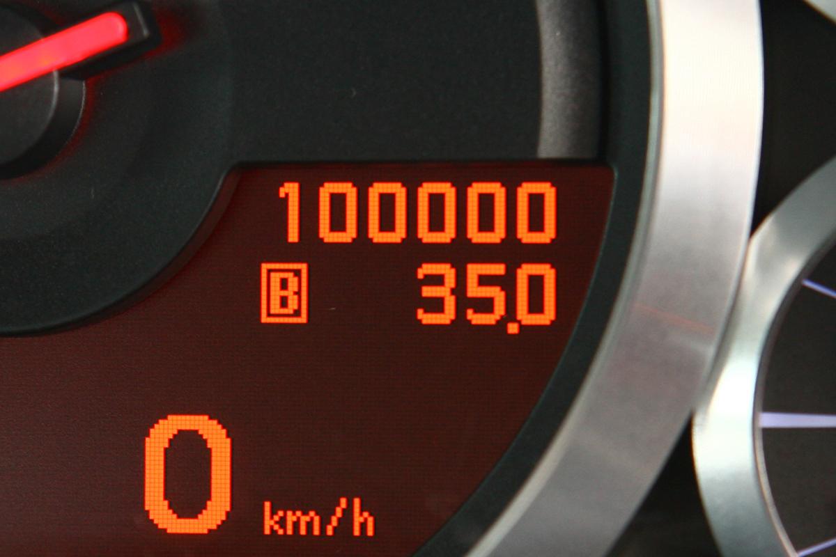 10万kmはサスガにヤバい クルマ丈夫になった今でも２桁万kmの中古車は避けるべきか Web Cartop 自動車情報サイト 新車 中古車 Carview