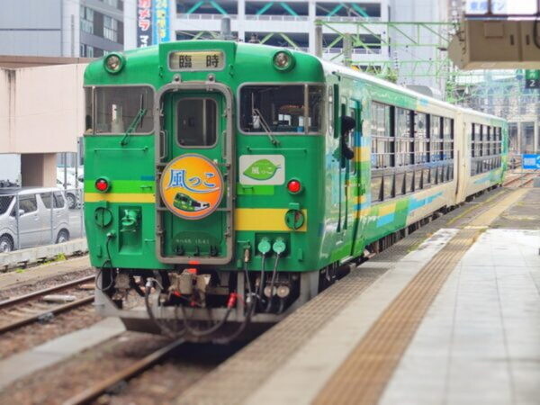 JR東「異色の国鉄型車両」がロングラン！ “ストーブ列車同士のリレー乗り継ぎ”も可能なダイヤで今週運転