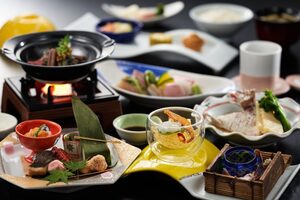 富山の海の幸をたっぷり味わえる「金太郎温泉」の会席料理【料理じまんの宿18選】