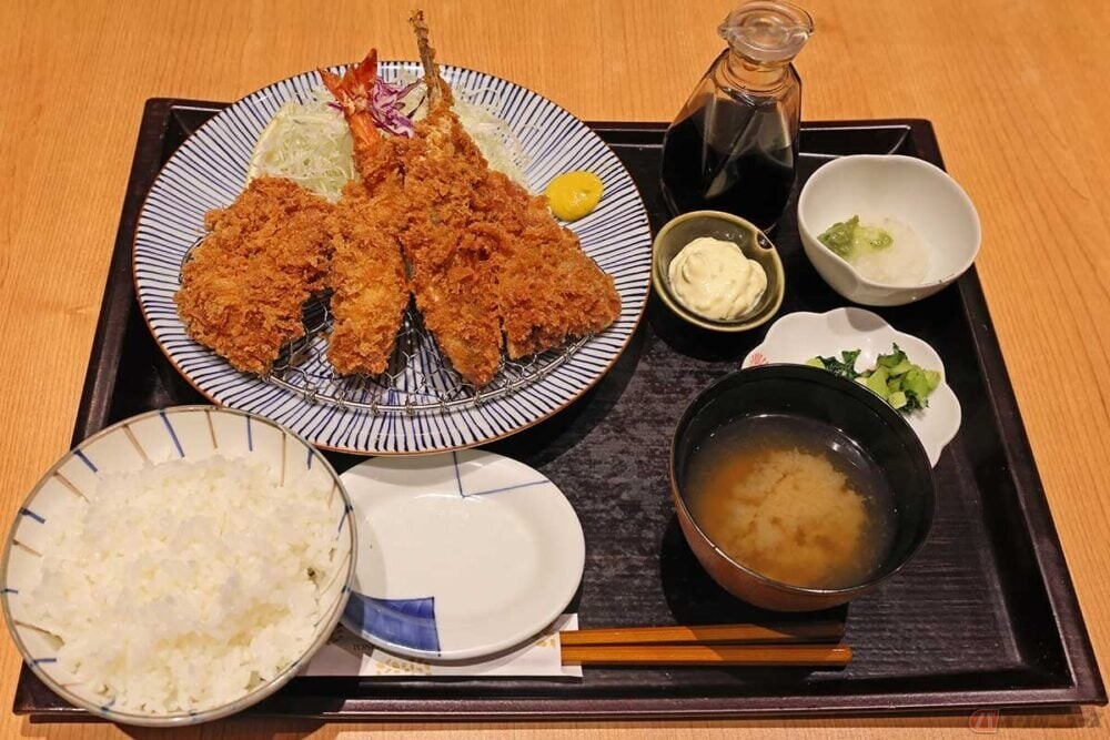 夏季限定!!　聖地松浦産の鯵が人気チェーン店の盛り合わせ膳に登場　美味しいアジフライを求めて走る旅