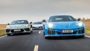 【兄弟対決】シボレー コルベット3兄弟　コルベット スティングレイ対コルベットZ06対コルベットE-Rayの比較テスト　各モデルの性能と実力は？