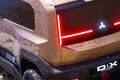 三菱「新型デリカ」!? カクカクデザインの“SUVミニバン”「D：X」！ パワフルな「PHEV」＆ぐるぐる回る斬新「シート」搭載の「コンセプトモデル」とは