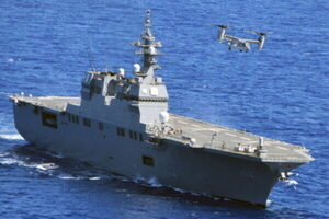 空母のような「巨大護衛艦」が“シドニー”に出現！ 摩天楼を背にした貴重な映像が公開 美しい港に旭日旗が翻る