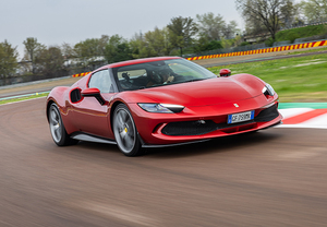 【Ferrari News】認定中古車でフェラーリを堪能。アプルーブドカーでフィオラノ・サーキットを激走！