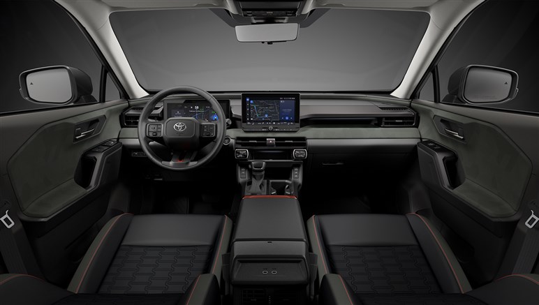 【八方美人】新型「RAV4」の“イイとこ取り”デザインの功罪。格上クラウンやランクル、ハリアー検討層も流れそう
