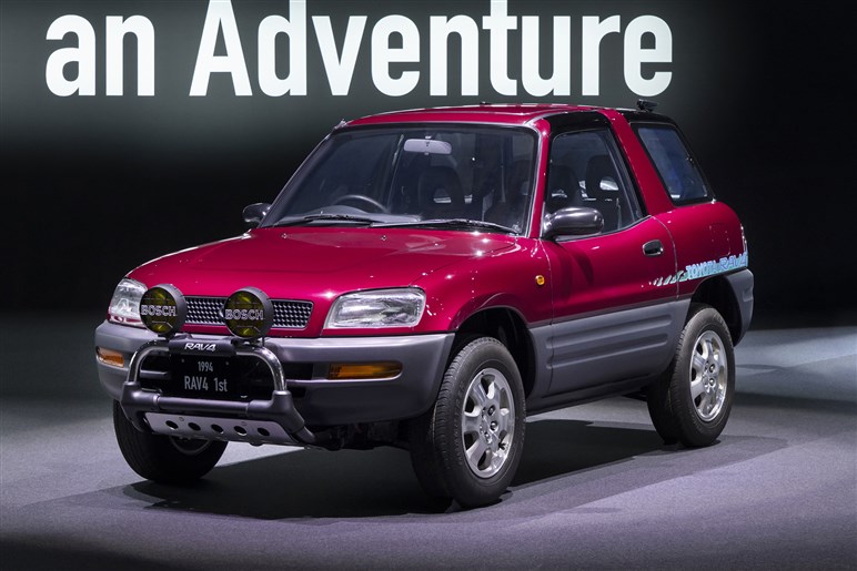 【八方美人】新型「RAV4」の“イイとこ取り”デザインの功罪。格上クラウンやランクル、ハリアー検討層も流れそう