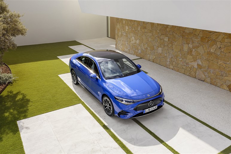【V8モードだと!?】メルセデスAMG新型「CLA」は、3モーター500PS超で打倒テスラ「モデル3」を狙う