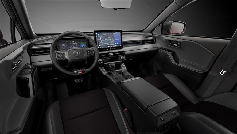 【八方美人】新型「RAV4」の“イイとこ取り”デザインの功罪。格上クラウンやランクル、ハリアー検討層も流れそう