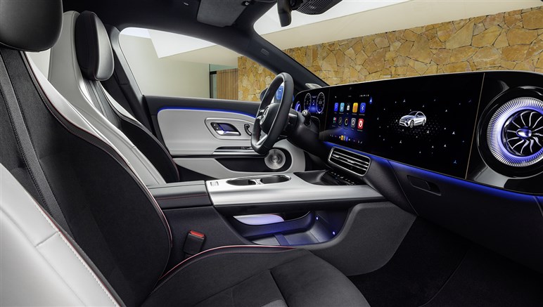 【V8モードだと!?】メルセデスAMG新型「CLA」は、3モーター500PS超で打倒テスラ「モデル3」を狙う