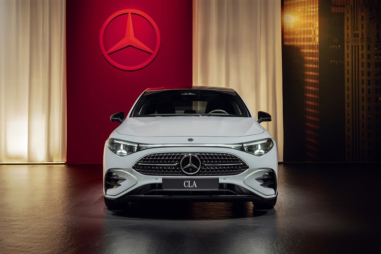 【V8モードだと!?】メルセデスAMG新型「CLA」は、3モーター500PS超で打倒テスラ「モデル3」を狙う