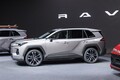 【八方美人】新型「RAV4」の“イイとこ取り”デザインの功罪。格上クラウンやランクル、ハリアー検討層も流れそう