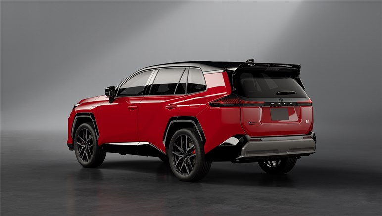【八方美人】新型「RAV4」の“イイとこ取り”デザインの功罪。格上クラウンやランクル、ハリアー検討層も流れそう