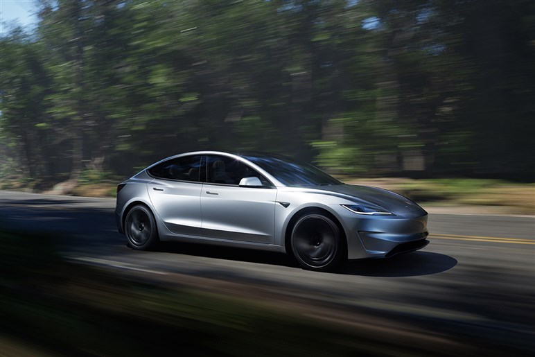 【V8モードだと!?】メルセデスAMG新型「CLA」は、3モーター500PS超で打倒テスラ「モデル3」を狙う