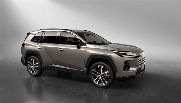 【八方美人】新型「RAV4」の“イイとこ取り”デザインの功罪。格上クラウンやランクル、ハリアー検討層も流れそう