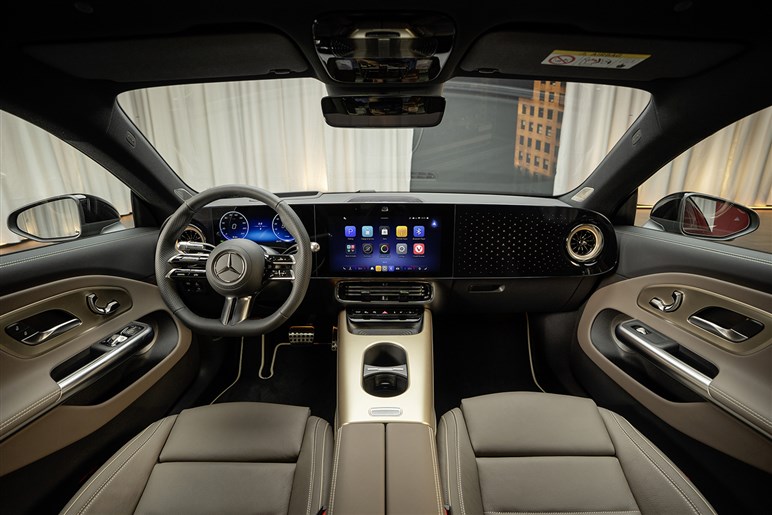 【V8モードだと!?】メルセデスAMG新型「CLA」は、3モーター500PS超で打倒テスラ「モデル3」を狙う