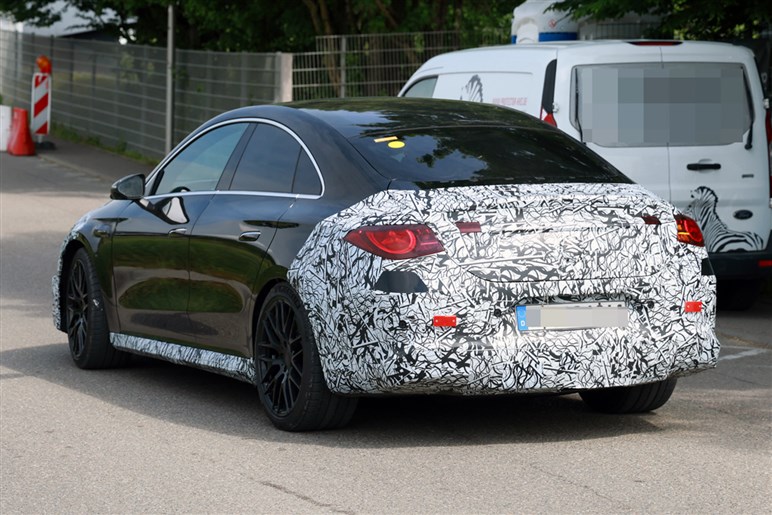 【V8モードだと!?】メルセデスAMG新型「CLA」は、3モーター500PS超で打倒テスラ「モデル3」を狙う