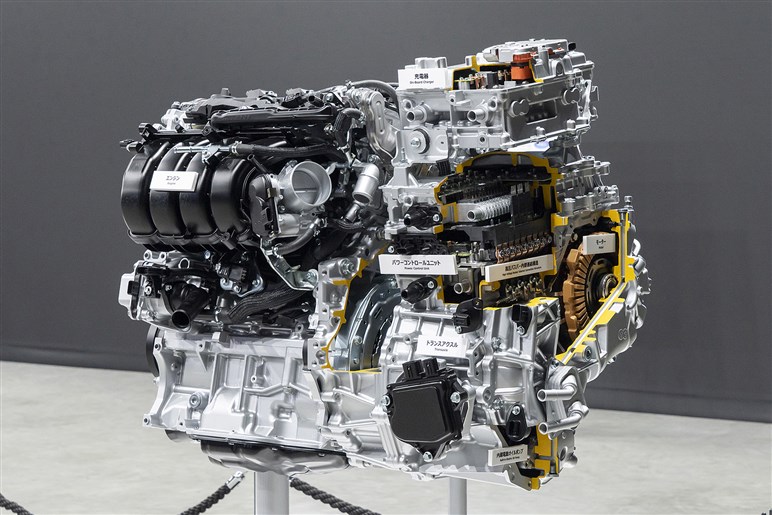 【八方美人】新型「RAV4」の“イイとこ取り”デザインの功罪。格上クラウンやランクル、ハリアー検討層も流れそう