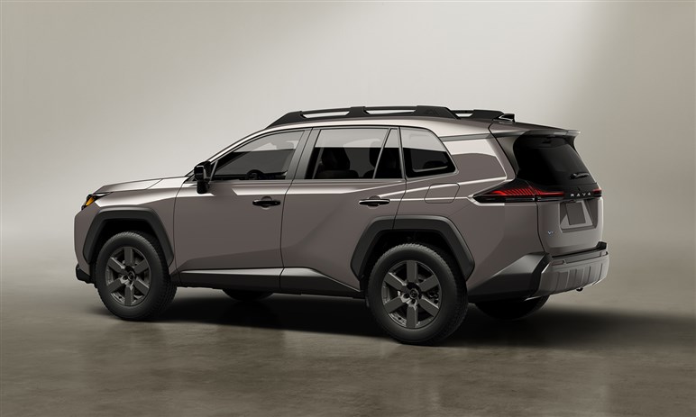 【八方美人】新型「RAV4」の“イイとこ取り”デザインの功罪。格上クラウンやランクル、ハリアー検討層も流れそう