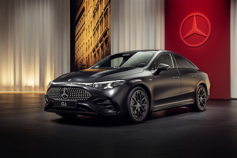 【V8モードだと!?】メルセデスAMG新型「CLA」は、3モーター500PS超で打倒テスラ「モデル3」を狙う