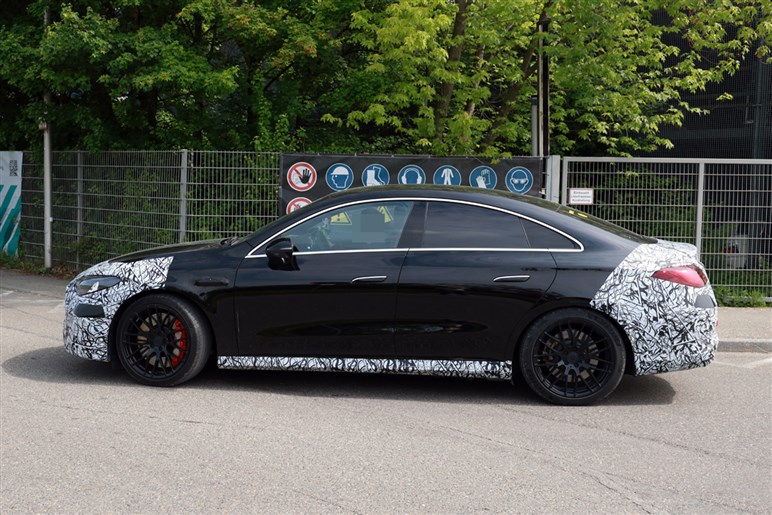 【V8モードだと!?】メルセデスAMG新型「CLA」は、3モーター500PS超で打倒テスラ「モデル3」を狙う