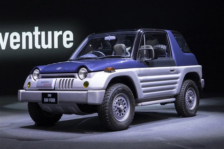 【八方美人】新型「RAV4」の“イイとこ取り”デザインの功罪。格上クラウンやランクル、ハリアー検討層も流れそう