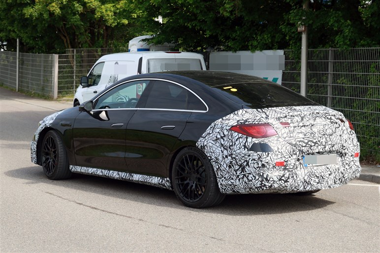 【V8モードだと!?】メルセデスAMG新型「CLA」は、3モーター500PS超で打倒テスラ「モデル3」を狙う