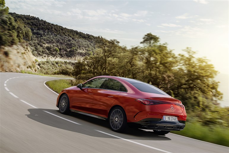 【V8モードだと!?】メルセデスAMG新型「CLA」は、3モーター500PS超で打倒テスラ「モデル3」を狙う