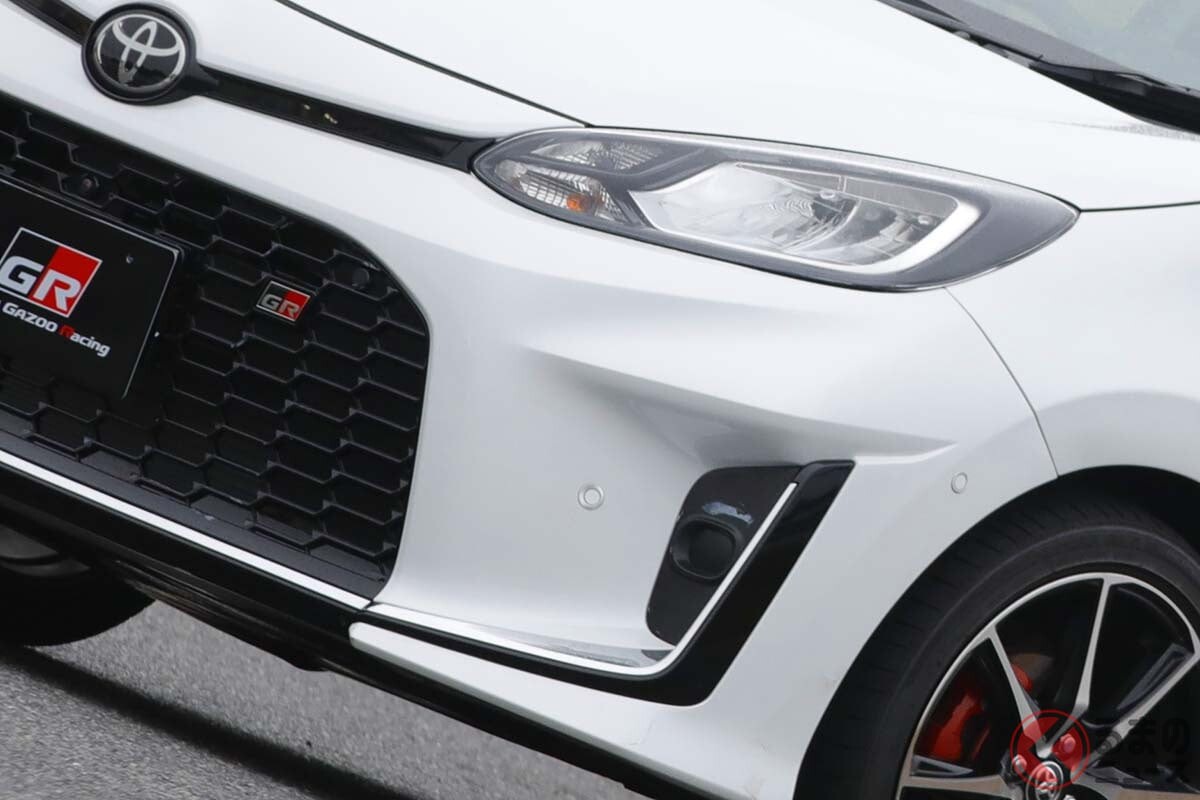 トヨタ最新「“5人乗り”コンパクトカー」がスゴイ！ GRシリーズなのに「リッター29キロ以上」走る低燃費が魅力！ 全長4mの“ちょうどいいボディ”に「専用装備」もり沢山！ スポーティな「アクア」とは？