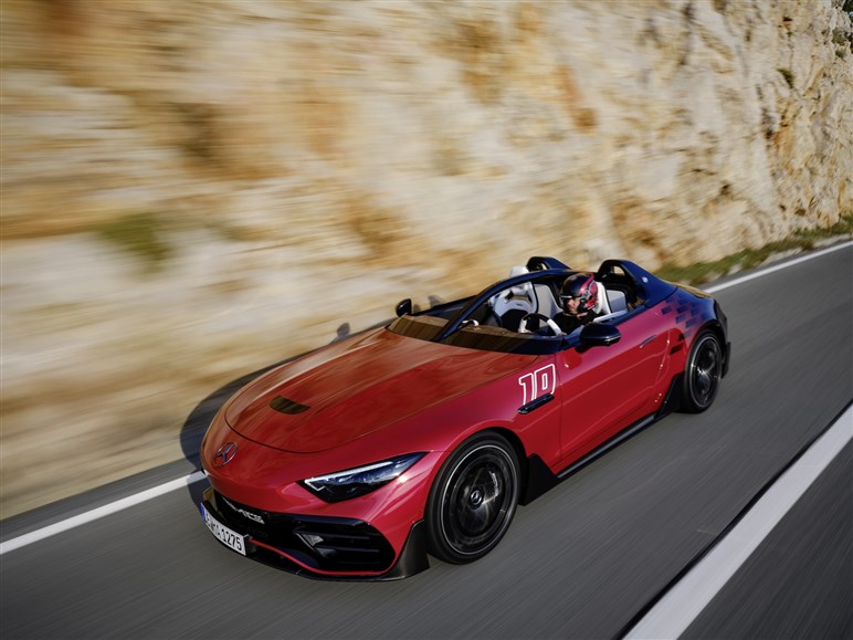 【ルーフレスの究極オープン】歴史的名車×F1技術が産んだメルセデスAMG新型「ピュアスピード」公開。どんな車？