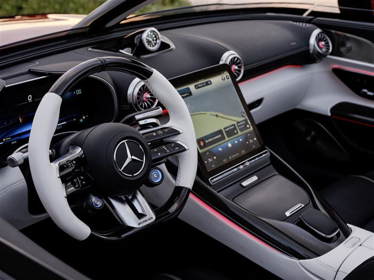 【ルーフレスの究極オープン】歴史的名車×F1技術が産んだメルセデスAMG新型「ピュアスピード」公開。どんな車？