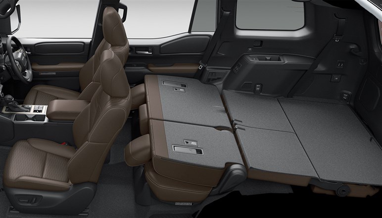 トヨタが予告する安価な「ミニランクル」の正体とは？ EV説や商用車ベース説、開発延期説まで浮上