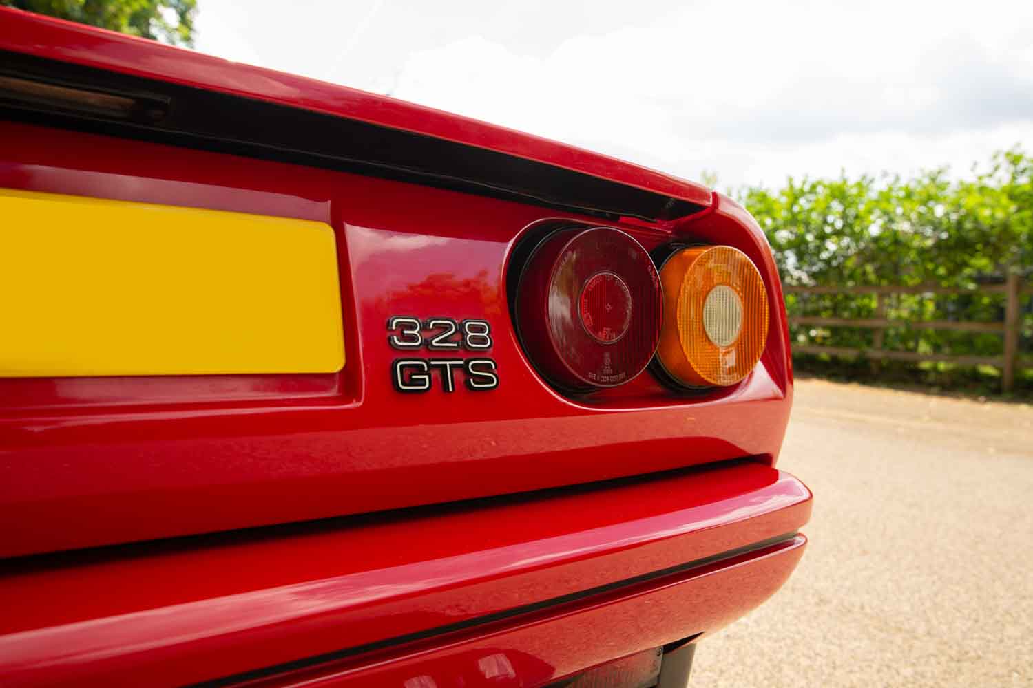【きい様/確認用】 人気高のフェラーリ「328GTS」が“相場割れ”？RMサザビーズの落札